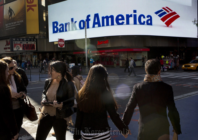 Pedestrians pass a Bank of America branch in New York. (Bloomberg)