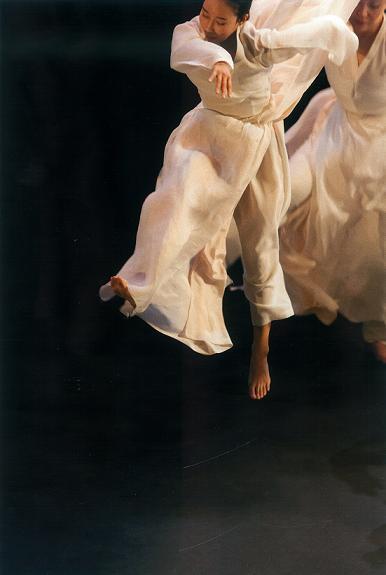 A promotional image of dancer and choreographer Kim Mae-ja, taken by celebrated photographer Kim Joong-man (Changmu Arts Center)