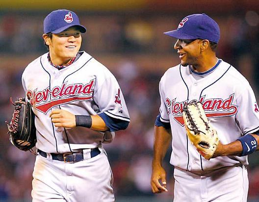 Choo Shin-soo (left) batted .283 with 16 home runs and 67 RBIs last season. (File photo)