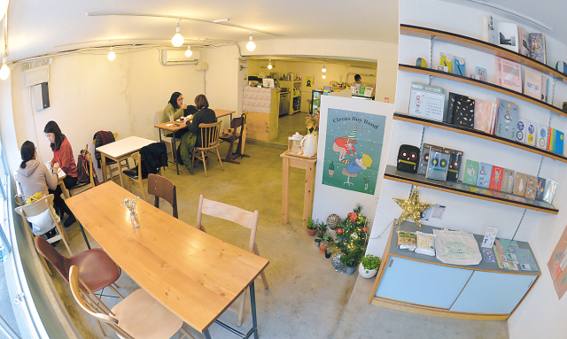 Located near Hongdae, Peace Piece is a small, 12-seat restaurant that specializes in multi-layered pies and cakes. (Lee Sang-sub/The Korea Herald)