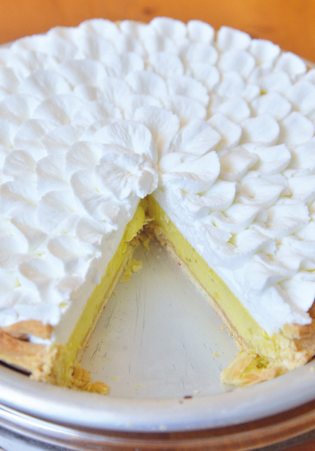 Peace Piece’s key lime pie uses the juice and zest of fresh limes in a pleasantly tart custard that is topped with whipped cream. (Lee Sang-sub/The Korea Herald)