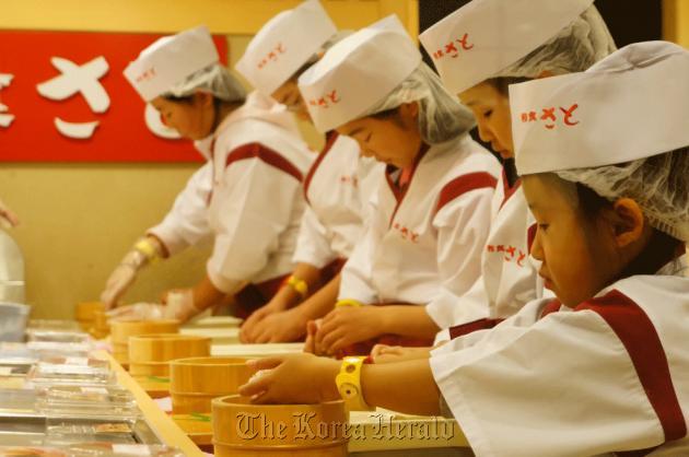 At KidZania, youngsters have fun trying out different careers while learning that money doesn’t grow on trees. (The Nation)