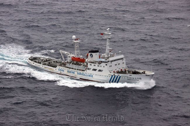 This handout picture taken by the Japan Coast Guard on Dec. 17 shows a Chinese marine surveillance ship cruising near the disputed islands known as Senkaku islands in Japan and Diaoyu islands in China in the East China Sea. (AFP-Yonhap News)