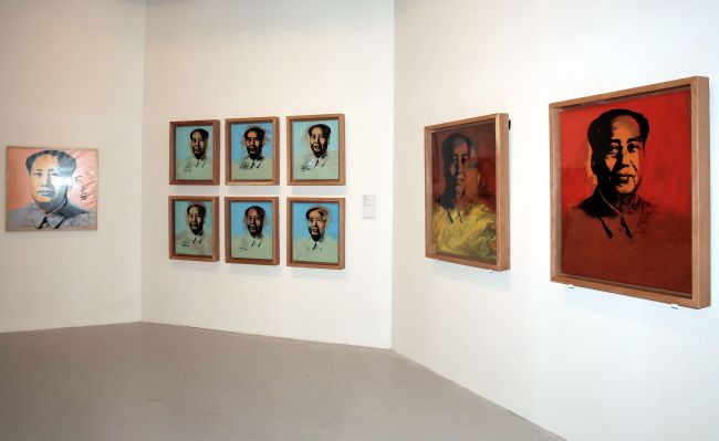 An undated handout photo released by the Hong Kong Museum of Art on Wednesday shows portraits of former Chinese leader Mao Zedong on display during the art exhibition “Andy Warhol: 15 Minutes Eternal” in Hong Kong. (AFP-Yonhap News)