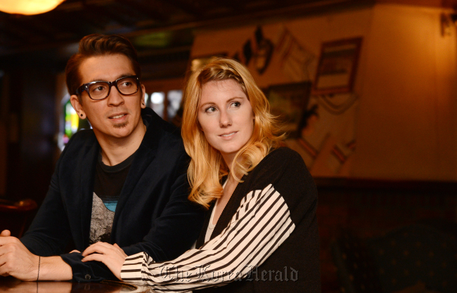 Brad Moore and Dani Bacon pose before their interview on Dec. 10. (Ahn Hoon/The Korea Herald)