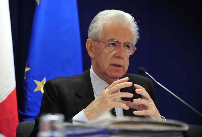 Italian Prime Minister Mario Monti gestures during a press conference of the European Union Summit in Brussels on Dec. 14. (Xinhua-Yonhap News)