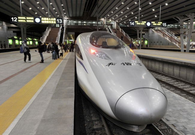 The G80 express train stops at the Beijing West Railway Station in Beijing on Saturday. (Xinhua-Yonhap News)