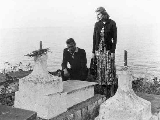 Karin (played by actress Ingrid Bergman) stands over a grave in this still from director Roberto Rossellini’s neorealist film “Stromboli” which will screen on Dec. 30 at “Venice in Seoul” film festival, co-organized by the Italian Culture Institute.