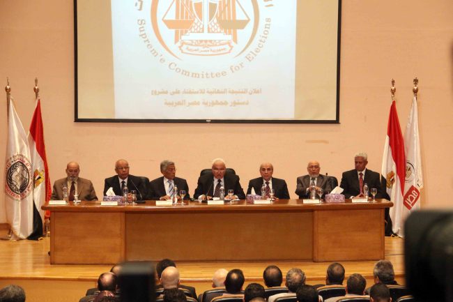 Head of Egyptian Supreme Elections Commission Samir Ahmed Aboul-Maaty (center) speaks at a press conference in Cairo on Tuesday. (Xinhua-Yonhap News)