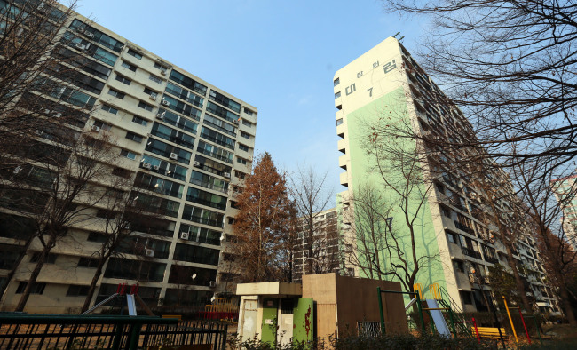 Apartment blocks in Seoul’s Gangnam district. (Yonhap News)