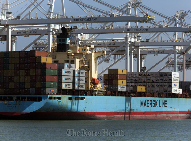 Cargo is unloaded from a Maersk Line Ltd. container ship at the Port of Oakland in California. (Bloomberg)