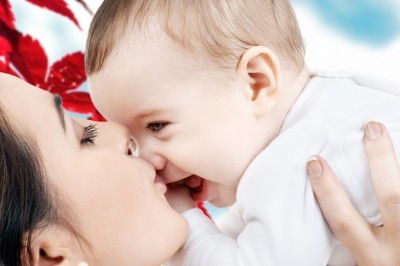 A woman holding her baby. (123rf)