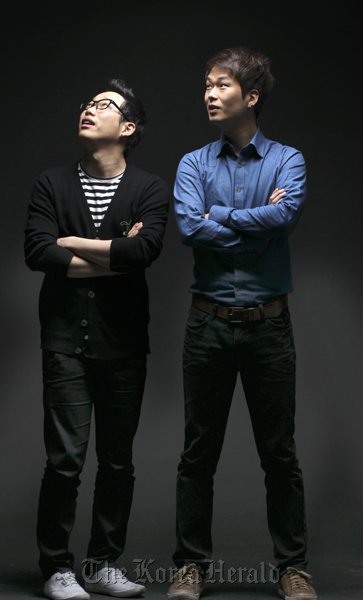 Members of the indie duo 10cm, Kwon Jung-yeol (left) and Yoon Cheol-jong (right). (10cm)