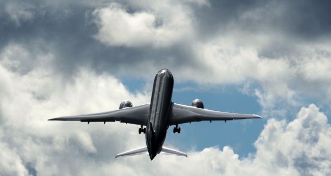 A Qatar Airways Boeing 787 Dreamliner climbs after taking off in Hampshire, England. (AFP-Yonhap News)