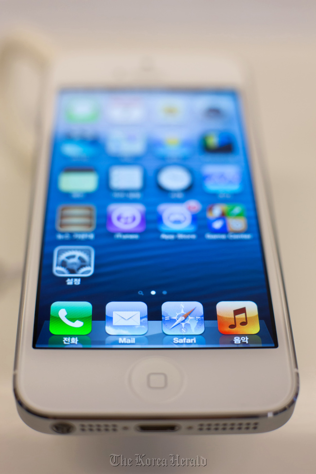 An Apple Inc. iPhone 5 sits on display. (Bloomberg)