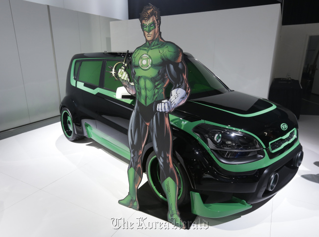 The Green Lantern-wrapped Kia Soul is on display at the North American International Auto Show in Detroit, Tuesday. (AP-Yonhap News)