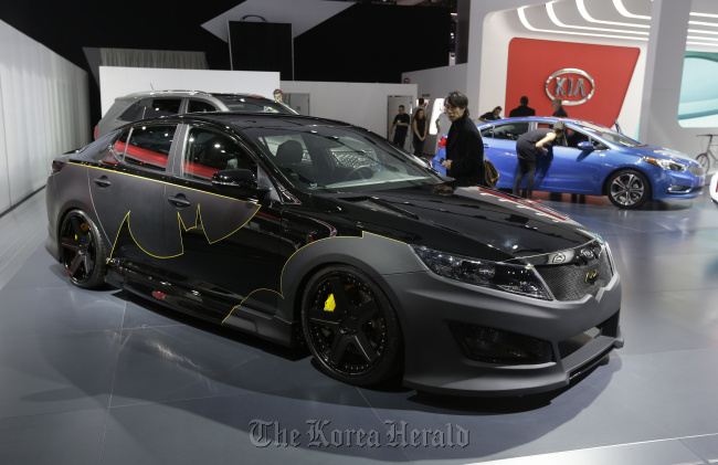 The Batman-decorated Kia Optima is displayed at the North American International Auto Show in Detroit, Tuesday. (AP-Yonhap News)