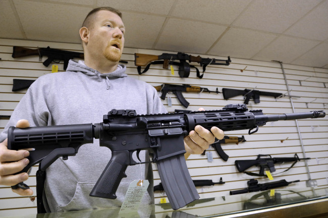 John Jackson, co-owner of Capitol City Arms Supply, shows off an AR-15 assault rifle for sale at his business in Springfield, Illinois. (AP-Yonhap News)