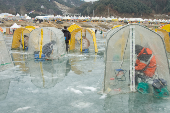 Visitors fish for smelt at a previous Inje Bingeo Fishing Festival. (Inje Bingeo Fishing Festival)