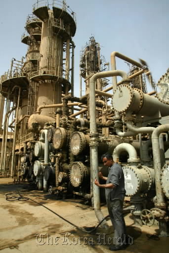 A mechanic works at the oil refinery in Baghdad, Iraq. (Bloomberg)