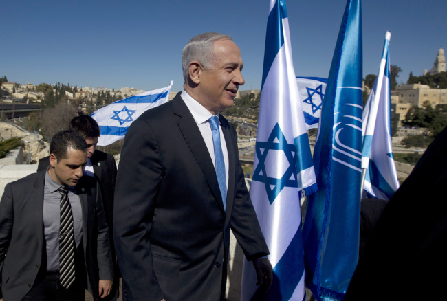 Israeli Prime Minister Benjamin Netanyahu walks as he arrives to brief the media in Jerusalem on Monday. (AP-Yonhap News)