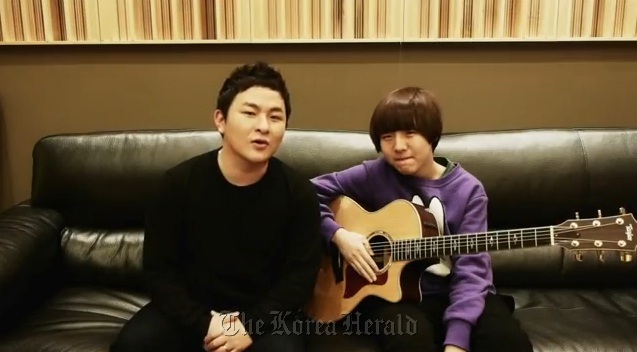 Singers Huh Gak (left) and Yoo Seung-woo are shown in a teaser of the “Mono Drama” music video. (YouTube)