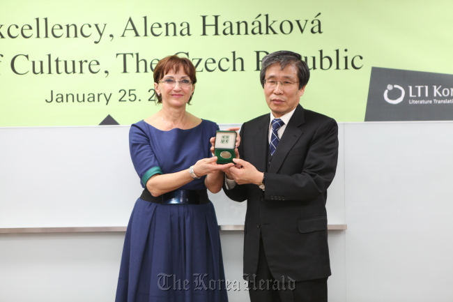 Czech Culture Minister Alena Hanakova (left) poses with Literature Translation Institute of Korea director Kim Seong-kon after presenting the Korean organization the Order of Culture Merit for its contribution in cultural exchange between the two countries at the LTI office in Seoul on Friday. (LTI Korea)