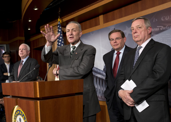 A bipartisan group of leading senators announce that they have reached agreement on the principles of sweeping legislation to rewrite the nation’s immigration laws during a news conference at the Capitol in Washington on Monday. (AP-Yonhap News)