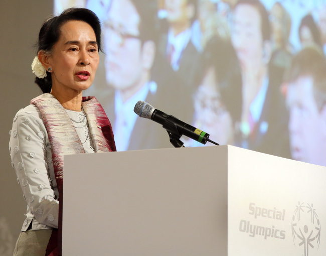 Aung San Suu Kyi speaks during the Global Development Summit held on the sidelines of the Special Olympics in PyeongChang, Gangwon Province, Wednesday. (Yonhap News)