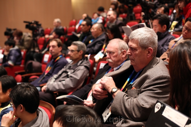 Ed Hula, an editor at U.S.-based Around The Rings, a media outlet focused on the Olympics, attends a press conference with other foreign correspondents at the one-day Global Development Summit, which took place on the sidelines of the Special Olympics in PyeongChang, Gangwon Province, Wednesday. (Philip Iglauer/The Korea Herald)