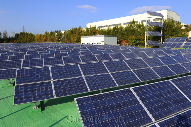 A solar power-based electricity generation system on the roof of HHI’s manufacturing plant in Eumseong, North Chungcheong Province. (HHI)