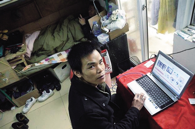 Meng Guangyong uses a laptop to operate his boyfriend-broker business online.( AFP)