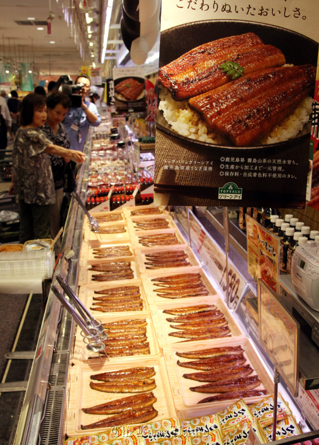 Grilled eels from Kagoshima Prefecture are displayed for sale at an Aeon Co. supermarket in Tokyo, Japan. (Bloomberg)