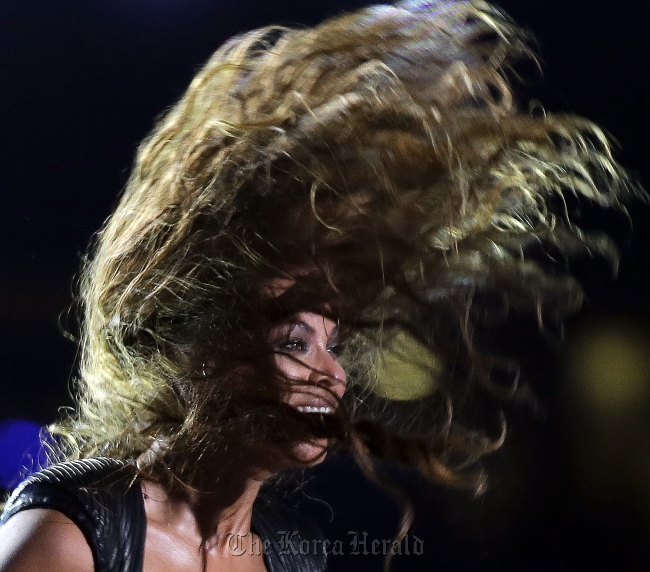 Beyonce performs during the halftime show of the NFL Super Bowl XLVII football game between the San Francisco 49ers and the Baltimore Ravens, Sunday, Feb. 3, 2013, in New Orleans. (AP-Yonhap News)