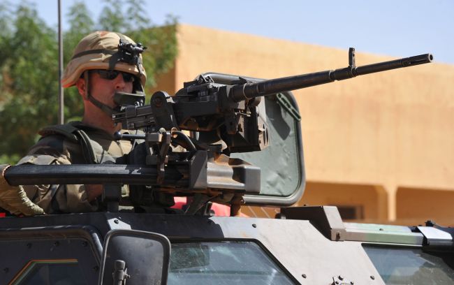 French troops patrol in the streets of Gao, Mali, Sunday. (AFP-Yonhap News)