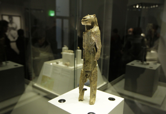 A mammoth ivory sculpture depicts a man with a lion’s head discovered at Stadel Cave, Baden-Wurttemberg, Germany. The sculpture which dates to around 40,000 years ago is seen on display in the exhibition “Ice Age Art: arrival of the modern mind” at the British Museum in London, Tuesday. (AP-Yonhap News)