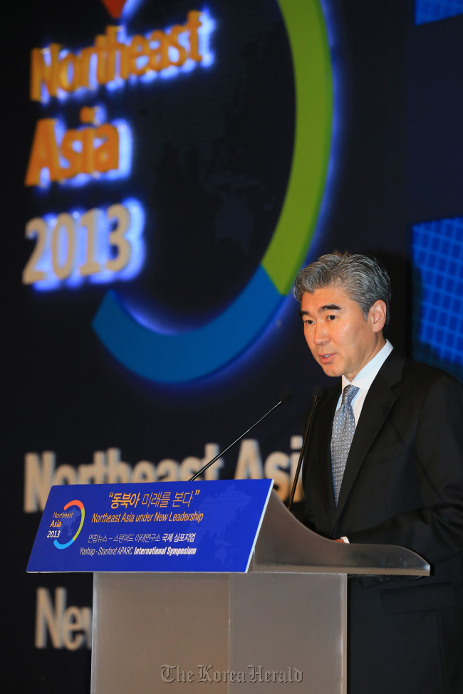 U.S. Ambassador to Korea Sung Kim delivers welcoming remarks during a high-level conference on international security, the “Northeast Asia Under New Leadership in 2013,” at a hotel in Seoul on Tuesday. (Yonhap News)