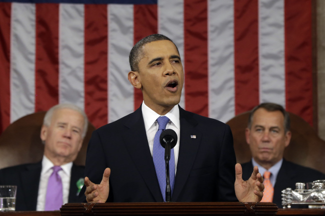 President Barack Obama, flanked by Vice President Joe Biden and House Speaker John Boehner, gives his State of the Union address during a joint session of Congress on Capitol Hill in Washington on Tuesday. (AP-Yonhap News)