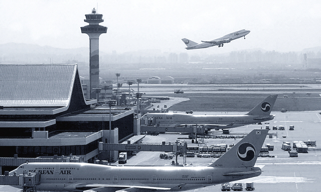 A plane takes off from Gimpo International Airport. (Book Quest)