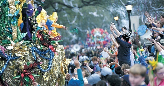 Carnival riders throw trinkets from floats during the Krewe of Mid-City Mardi Gras parade in New Orleans, Sunday.(AP-Yonhap News)