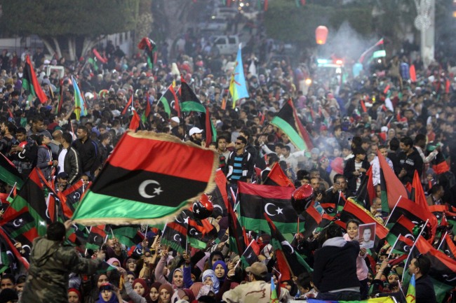 People gather to enjoy the fireworks during a celebration for the second anniversary of the Libyan uprising at the Martyrs’ Square in Tripoli on Sunday. ( Xinhua-Yonhap News)