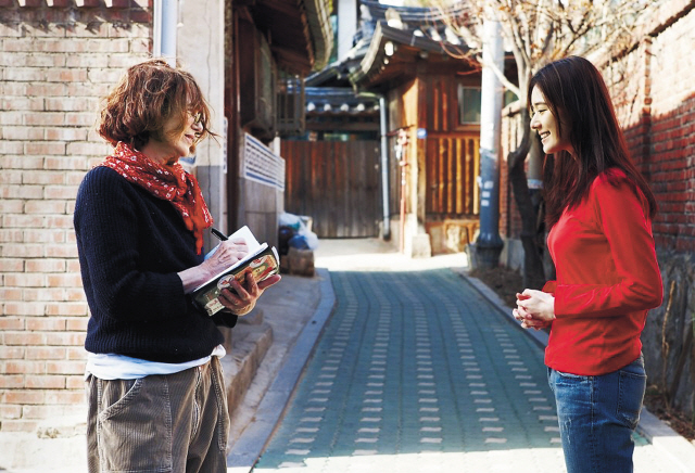 A scene from Hong Sang-soo’s latest film “Nobody’s Daughter Haewon” (Jeonwonsa)