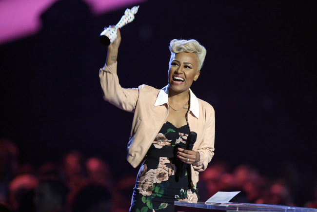 Emeli Sande seen on stage after winning the British Album of the Year award during the Brit Awards 2013 at the O2 Arena in London on Wednesday. (AP-Yonhap News)