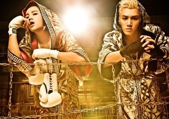 Jang Geun-suk (left) and Big Brother of the project rock group Team H. (Tree J Company)