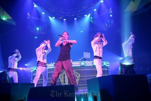 Team H perform at its first world tour “2013 Team H Party ― I Just Wanna Have Fun” in Hiroshima Sun Plaza Hall, Japan, on Feb. 23. (Tree J Company)