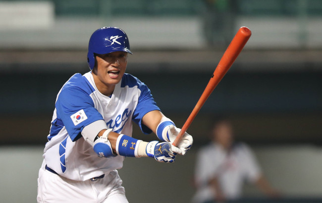 First baseman Lee Seung-yeop is being counted on to be a big run producer for Korea. (Yonhap News)