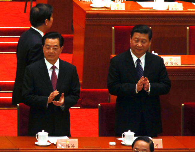 China’s President Hu Jintao (left) and the country’s new leader Xi Jingping attend the opening of the Chinese People’s Political Consultative Conference in the Great Hall of the People in Beijing on Sunday. (UPI-Yonhap News)