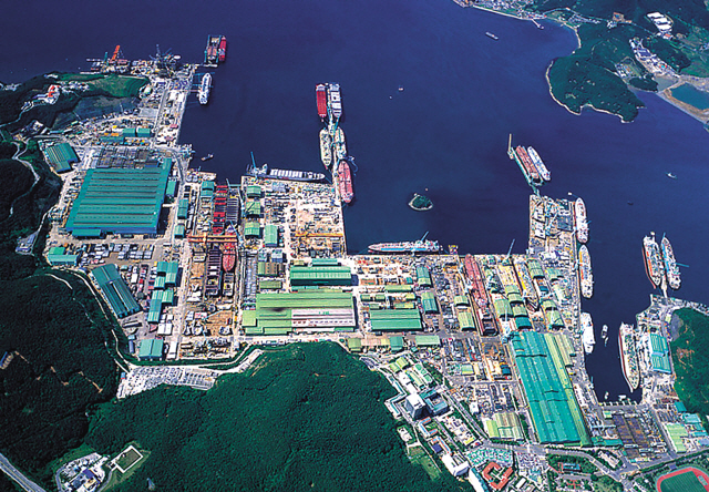 Samsung Heavy Industries Co.’s shipyard in Geojedo Island (Bloomberg)