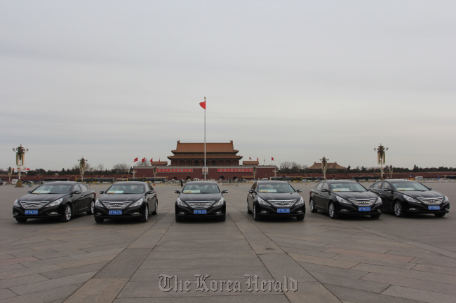 Hyundai Motor’s Sonata sedans are displayed on Tiananmen Square in Beijing. (Hyundai Motor)