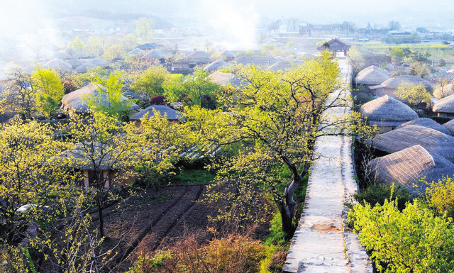 A view of Naganeupseong, Town Fortress and Village in Suncheon, South Jeolla Province, in spring time. (Suncheon City)
